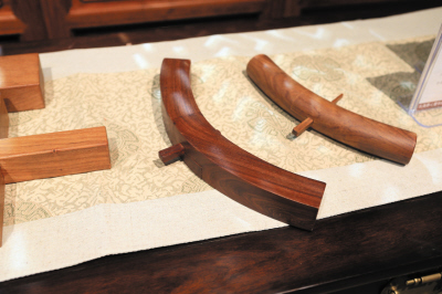 紅木家具開(kāi)裂、變形、松動(dòng)怎么解決?