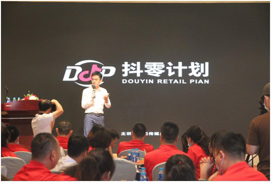 熱烈祝賀澳克士照明2020核心客戶(hù)秋冬新品品鑒會(huì)圓滿(mǎn)落幕